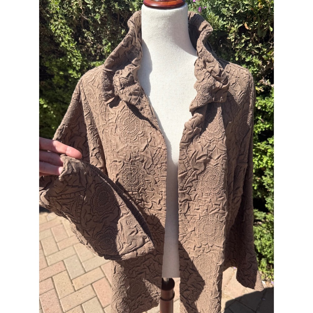 Chicos Travelers Textured Floral Jacket Brown Bell Sleeve Ruffle Collar Size 2